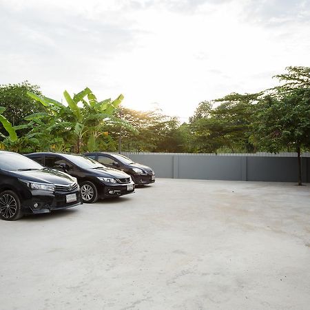 Twentynine Kv Apartel Nonthaburi Exterior foto